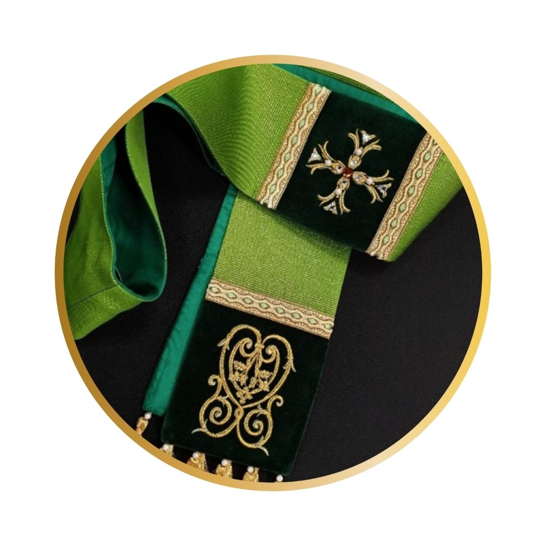 Liturgical priest stole green 100% wool with lurex. Embroidered cross on velvet , trimmed with braid and tassels.