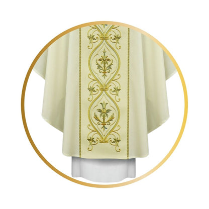 Marian chasuble with baroque embroidery on wool fabric. 