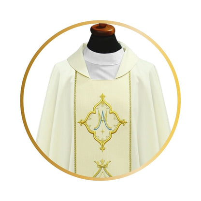 Marian chasuble with baroque embroidery on wool fabric. 