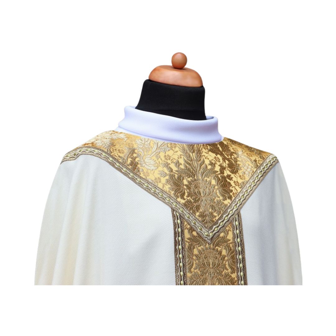 Chasuble with metallic brocade with v-shape neckline trimmed in galloon.