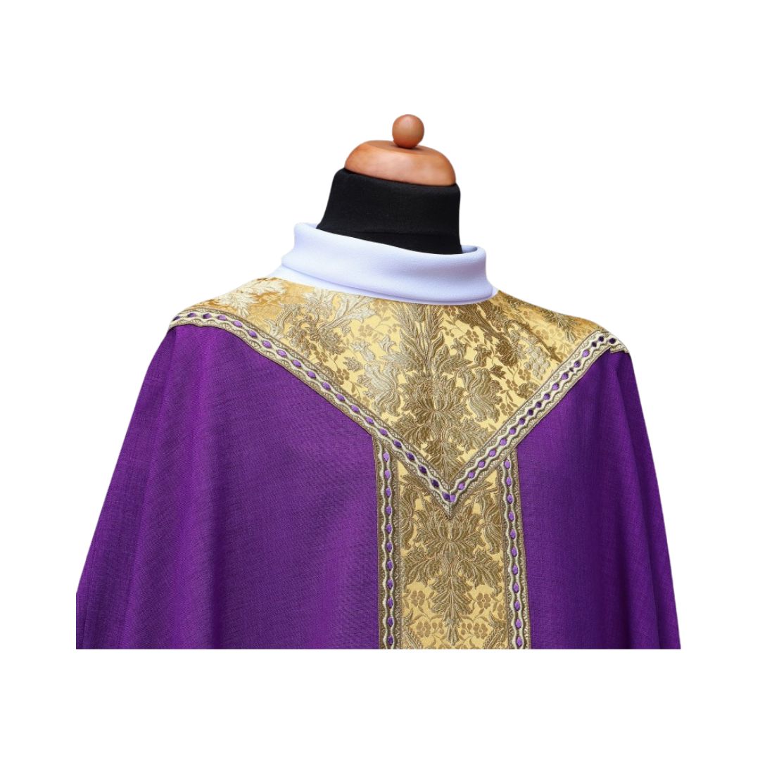 Chasuble with metallic brocade with v-shape neckline trimmed in galloon.