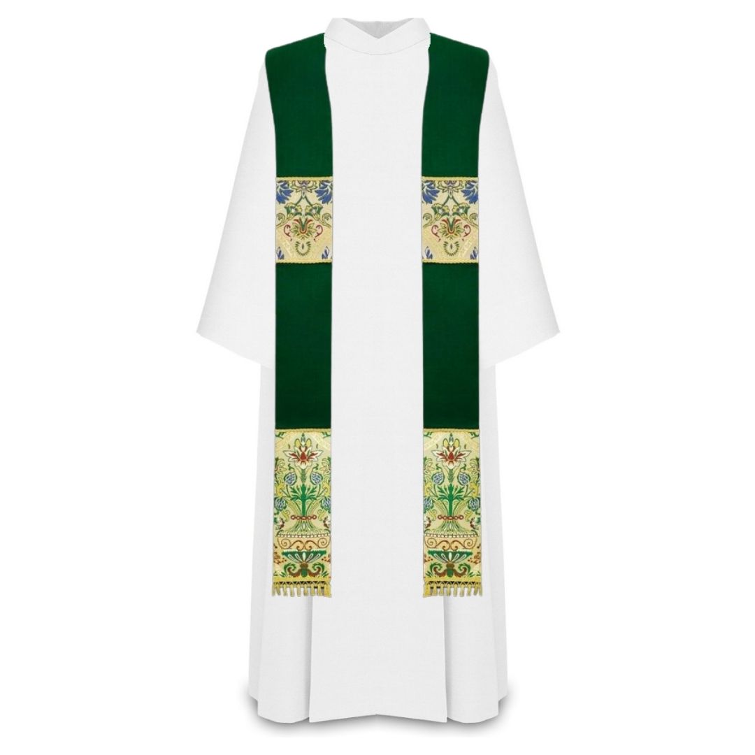 Coronation liturgical priest stole with tassels in green.