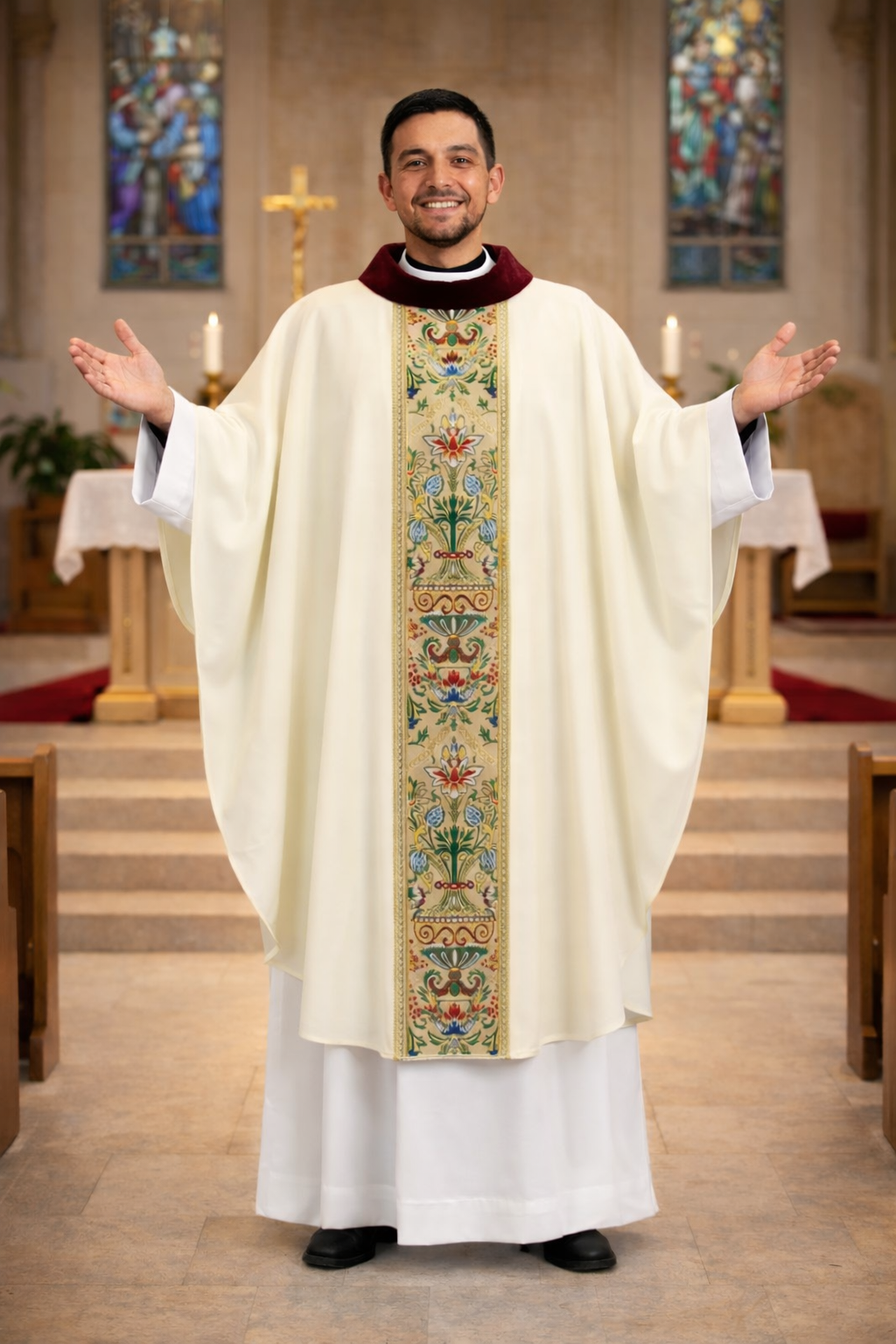Coronation chasube in ivory for Easter or Christmas with velvet collar.