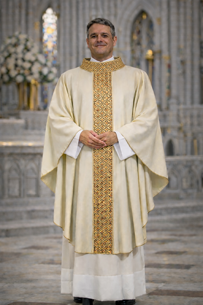 Gold thread chasuble with beige shades that soften and black details that contrast with the precious embroidery .
Round collar and stole also entirely embroidered, finished with a gold border, made in 4 liturgical colours.