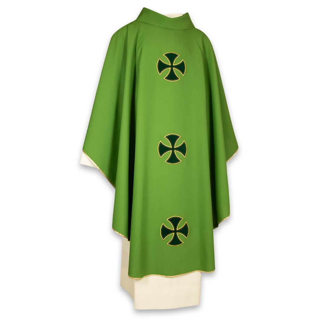 Gothic chasuble with the Canterbury cross in velvet application. Made in Italy