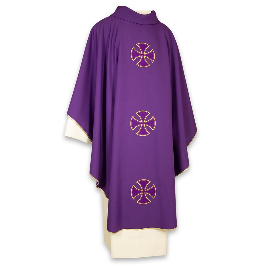 Gothic chasuble with the Canterbury cross in velvet application. Made in Italy