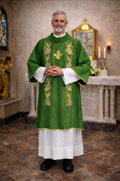 Deacon dalmatic with grapes and vines  in green for ordinary time.  Made in Italy