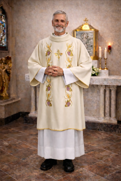 Deacon dalmatic with grapes and vines  in ivory for Easter or Christmas. Made in Italy