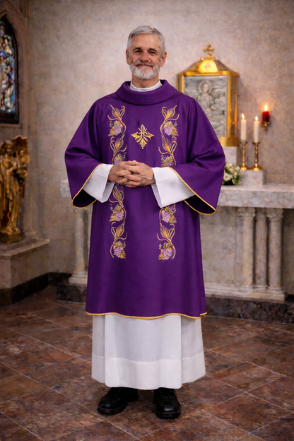 Deacon dalmatic with grapes and vines  in purple for Advent or Lent. Made in Italy