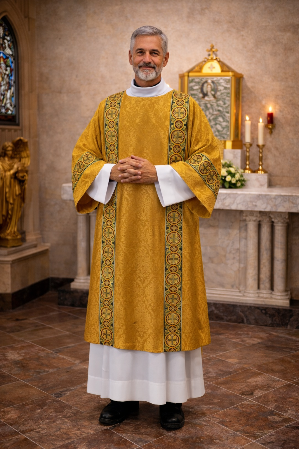 Deacon dalmatic in gold damask with gold brocade bands. Made in Poland