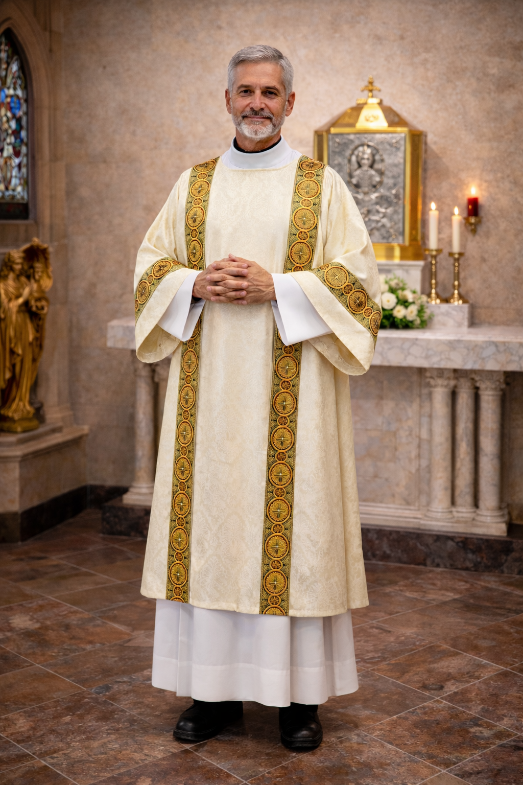 Deacon dalmatic in ivory damask with gold brocade bands. Made in Poland