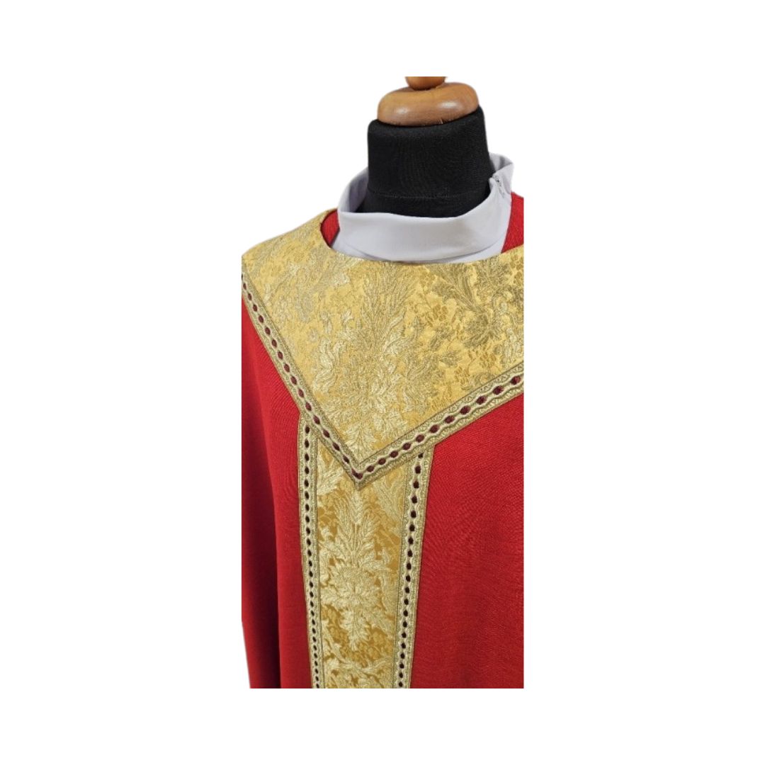Chasuble with metallic brocade with v-shape neckline trimmed in galloon.