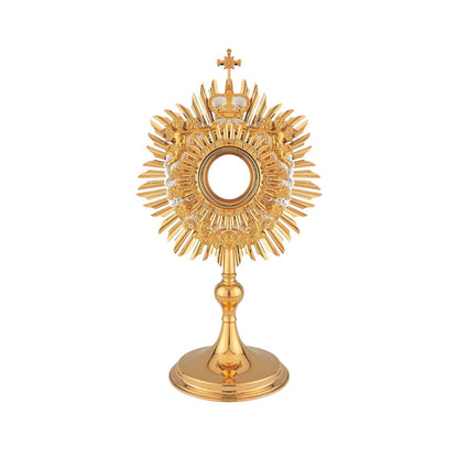 Brass monstrance in traditional style, 24-karat gold-plated with silver-plated accents. The glory consists of two layers of rays and a silver-plated wreath decorated with figures of angels. The monstrance is topped with a cross attached to a crown. The classic style of this monstrances makes it suitable for use in both historical and modern interiors.